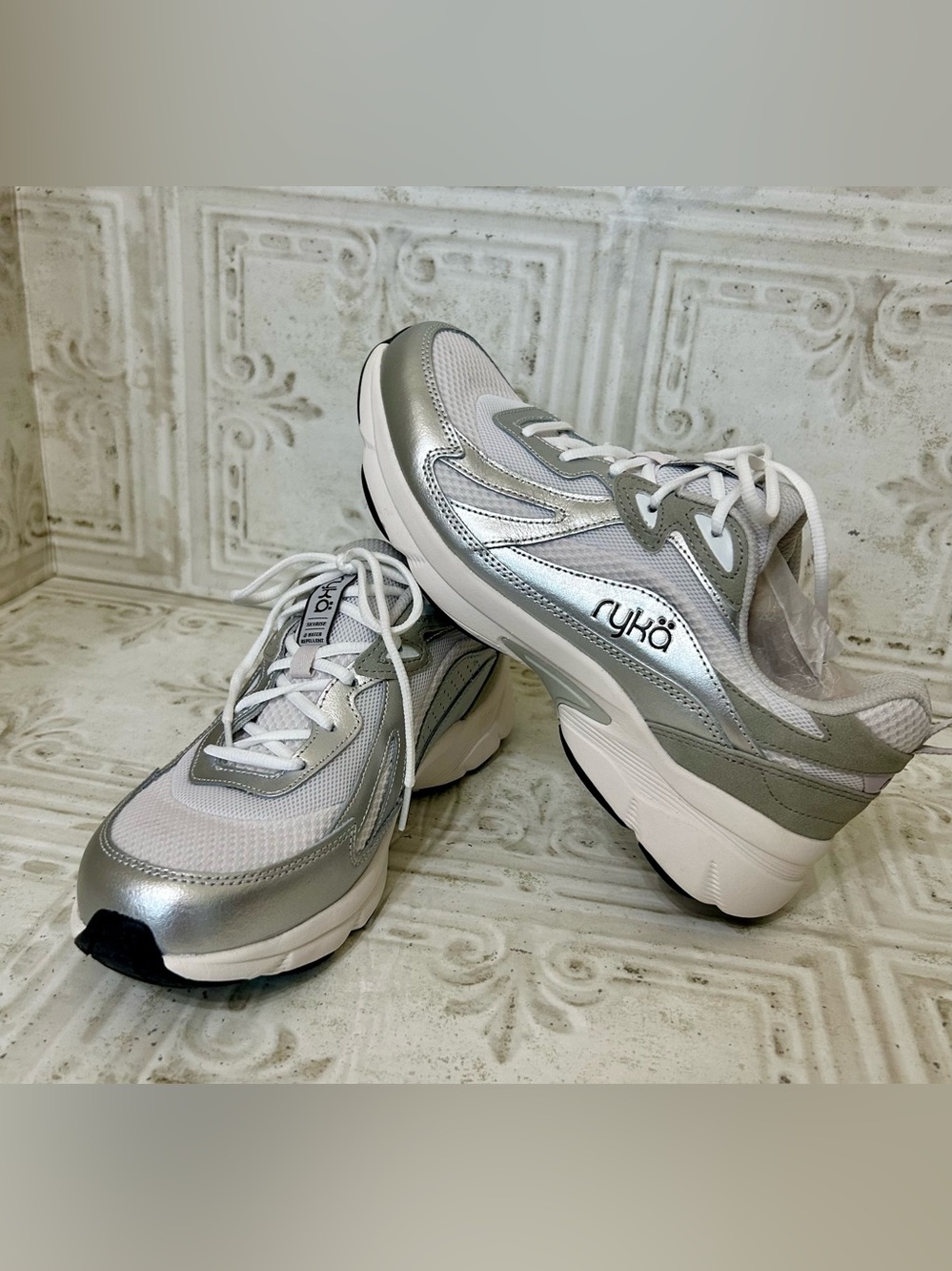 Ryka Mesh Lace-up Water Repellent Skyrise Womens Sneakers size 9.5 Wide NEW